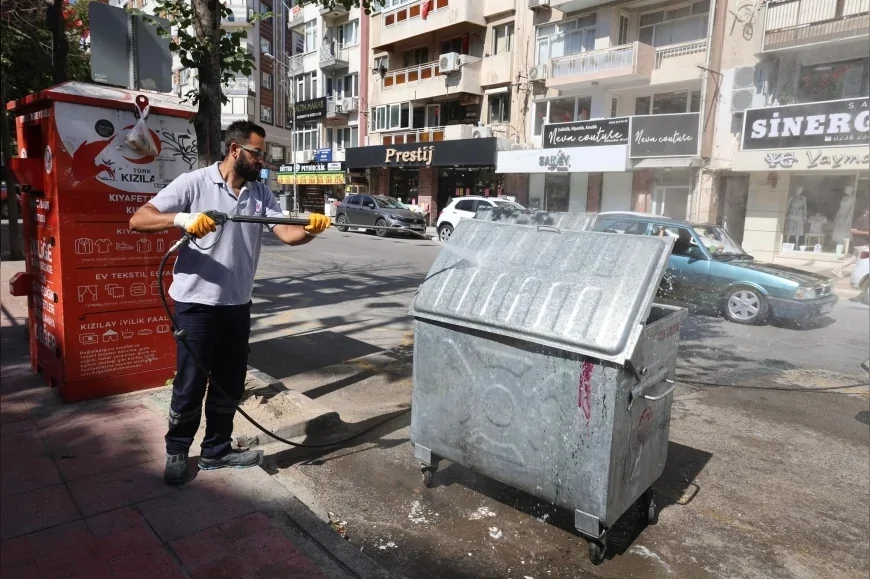 Şehzadeler Belediye Başkanı Hakan Şimşek: “Konteyner yıkama ve dezenfekte işlemlerimiz yaz boyunca kesintisiz devam edecek”