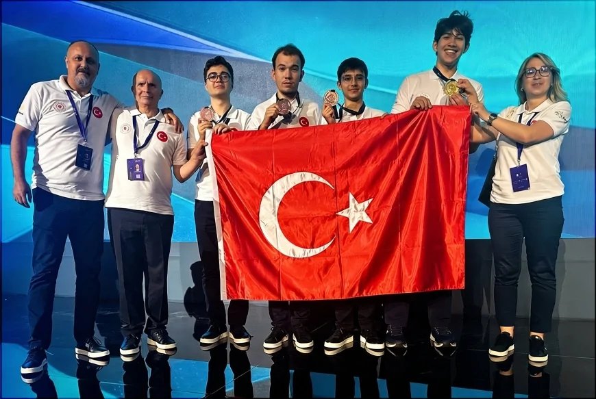 Enerji ve Tabii Kaynaklar Bakanı Alparslan Bayraktar: “Bu tarihî başarı hepimizin gururu”