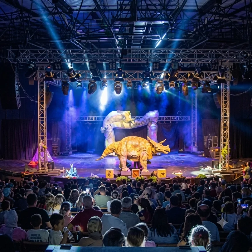 Bursa Uluslararası Festivali’nde ilk kez çocuk tiyatrosu sahnelendi: Minik sanatseverler dinozorlarla maceraya çıktı