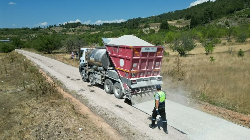 Bursa Büyükşehir Belediyesi Keles’te 3 mahallenin 13 kilometrelik ulaşım ağını yeniliyor