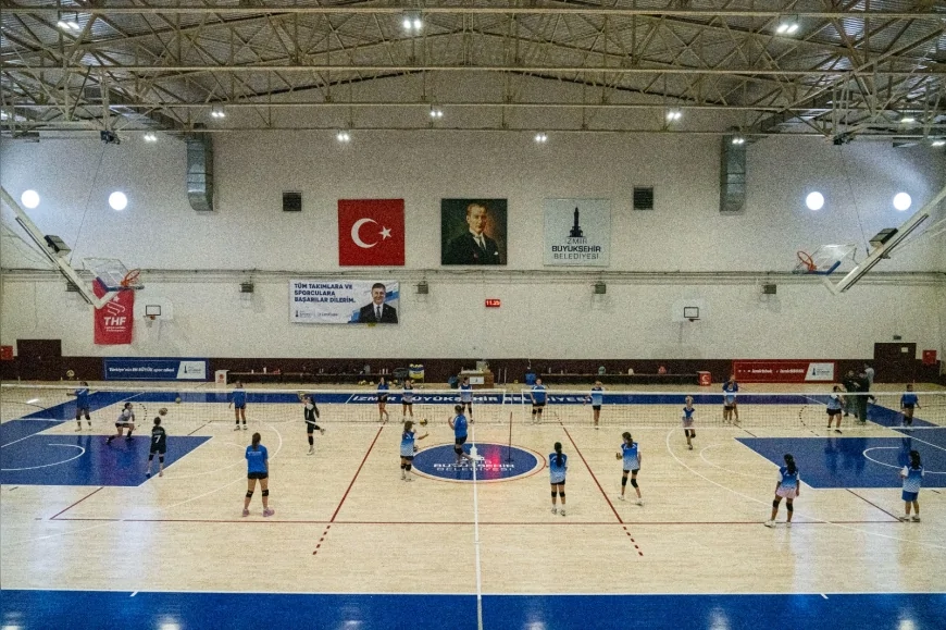 İzmir Büyükşehir Belediyesi’nin Spor Okullarında Voleybola Yoğun İlgi: Çocukların Hayali Filenin Sultanları Gibi Olmak