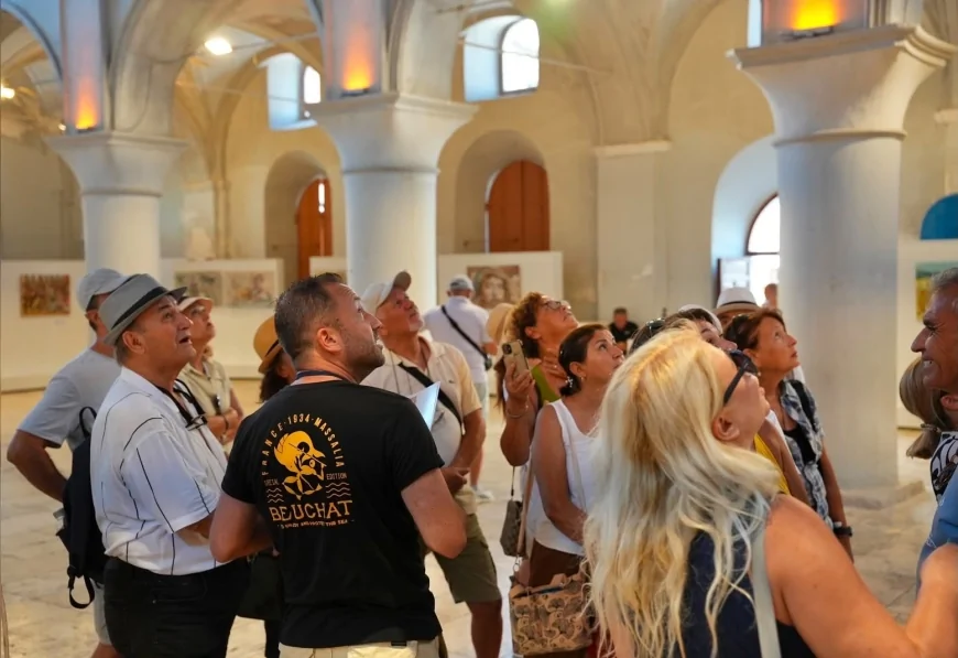 Çeşme Belediyesi’nin Kültürel Miras Gezisinde İlçenin Binlerce Yıllık Tarihi Dört Noktada Anlatıldı