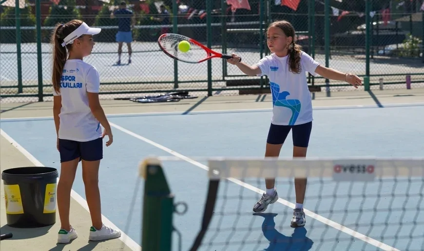 Beylikdüzü Belediyesi’nin Yaz Spor Okulları 17 tesiste 3 bini aşkın öğrenciyi sporla buluşturuyor