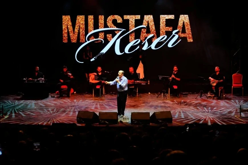 Bursa’da Mustafa Keser’den müzik ve kahkaha dolu festival gecesi