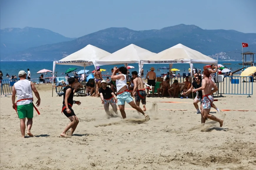 Efes Selçuk Pamucak Sahili, 14 Takım ve 150 Sporcunun Katıldığı Beach Flag Futbol Turnuvasına Ev Sahipliği Yaptı