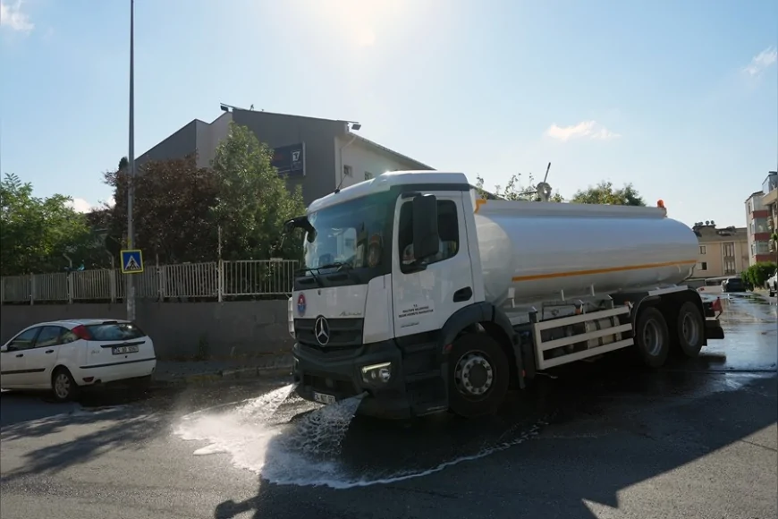 Maltepe Belediyesi Aydınevler’de cadde ve sokaklarda kapsamlı toplu temizlik çalışması gerçekleştirdi
