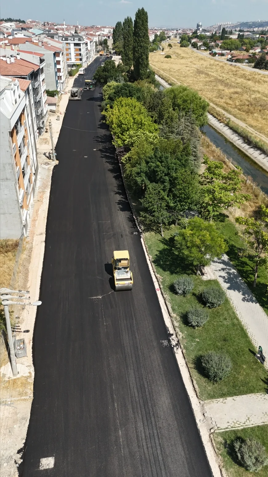 Eskişehir Büyükşehir Belediyesi Birlik Caddesi’nde asfalt çalışmasını tamamladı