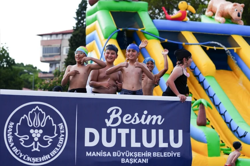 Manisa Büyükşehir Belediye Başkanı Besim Dutlulu: “Çocuklarımız hem serinliyor hem de yüzmeyi öğreniyor”