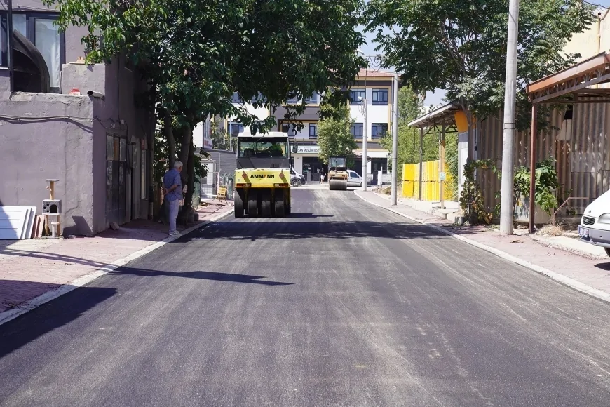 Tepebaşı Belediyesi Baksan Sanayi Sitesi’nde kapsamlı asfalt çalışmasını etaplar halinde sürdürüyor
