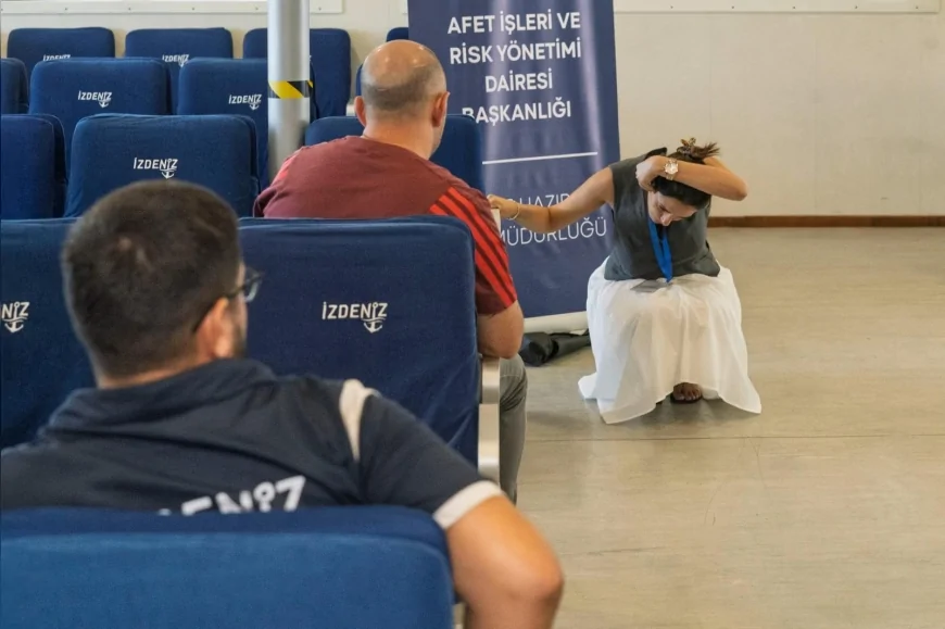 İzmir Büyükşehir Belediyesi İZDENİZ personeline afet ve yangın eğitimi verdi