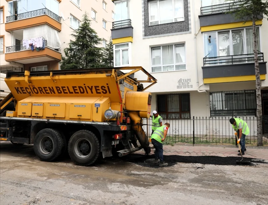 Keçiören Belediyesi Fen İşleri Ekipleri İlçenin Farklı Noktalarında Yol, Kaldırım ve Çevre Düzenlemesi Yapıyor