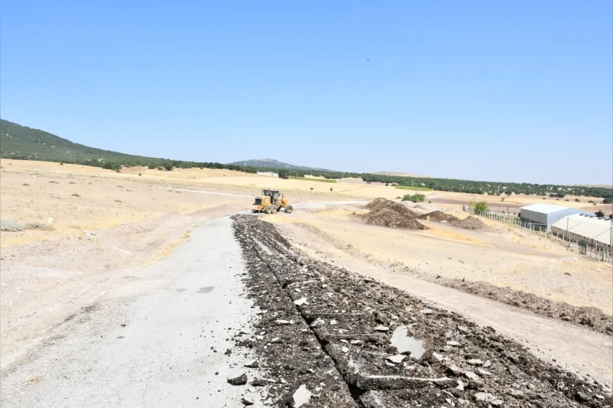 Eskişehir Büyükşehir Belediyesi ile Seyitgazi Belediyesi iş birliğinde Taşlıkköy’de ÇİDEM için yol çalışmaları başladı