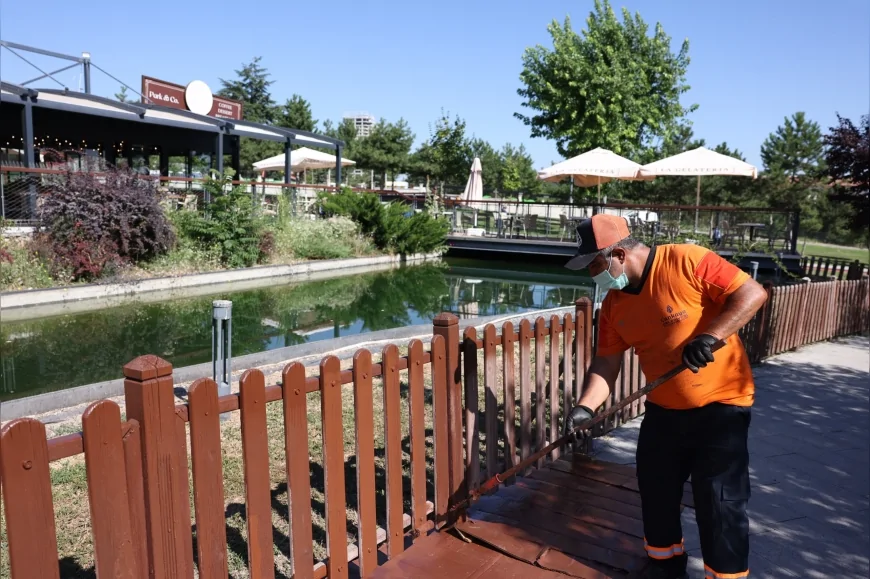 Çankaya Belediyesi parklarda bakım ve onarım çalışmalarını ilçe genelinde hızlandırdı