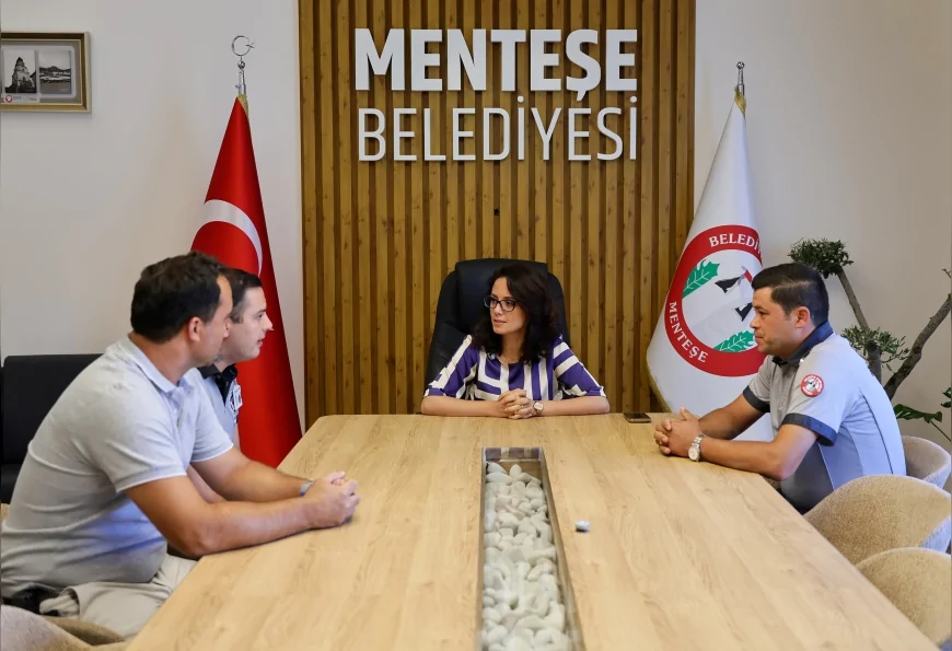 Menteşe Belediye Başkanı Gonca Köksal Aras: “Ay yıldızlı bayrağımız hepimizin ortak onuru ve en net kırmızı çizgimizdir