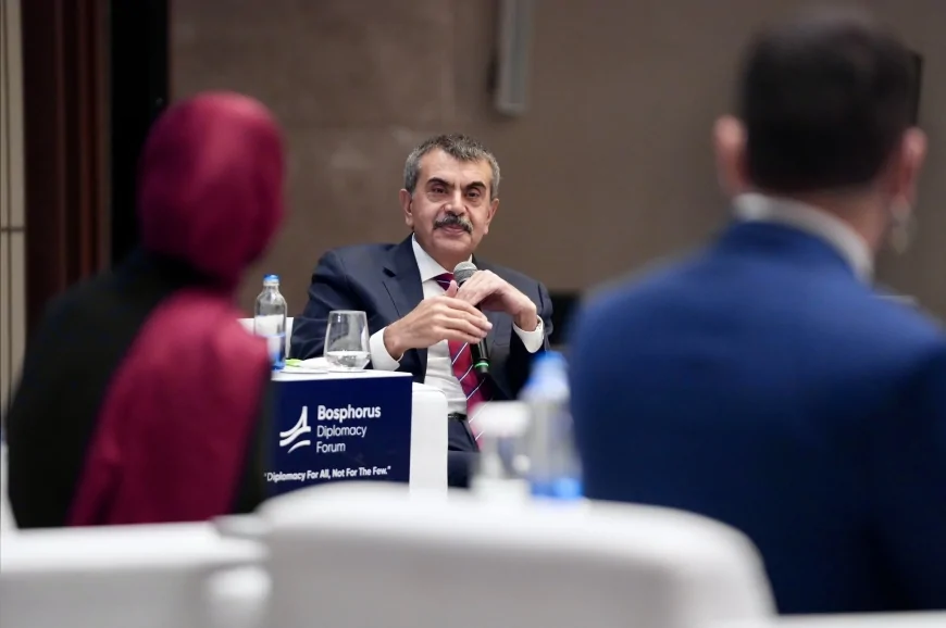 Milli Eğitim Bakanı Yusuf Tekin: “Sınavla ilgili bir değişiklik yok ama sınavın içeriği ve soru havuzu yeni müfredata göre olacak”