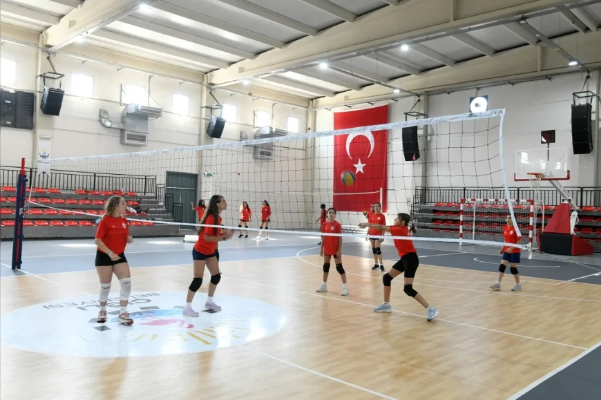 Çiğli Belediyesi Yaz Okullarında 1.747 Kişi 13 Farklı Branşta Spor Eğitimi Aldı