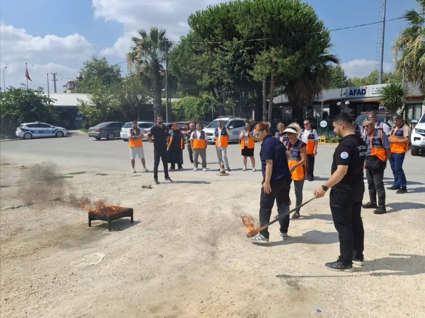 Yalova Belediyesi AFAD Gönüllülerine Yangın Güvenliği Eğitimi Verdi, Doğru Müdahale Yöntemleri Uygulamalı Gösterildi