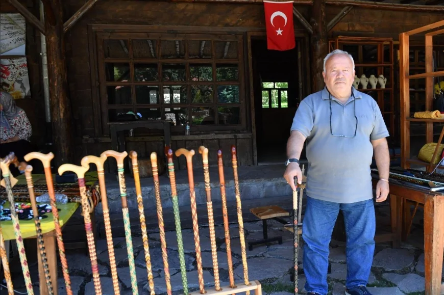 Kültür ve Turizm Bakanlığı Somut Olmayan Kültürel Miras Taşıyıcısı Ali Akçasu: “Devrek Bastonu Kızılcık Ağacından Yapıldığı İçin Esnek Ve Sağlamdır”