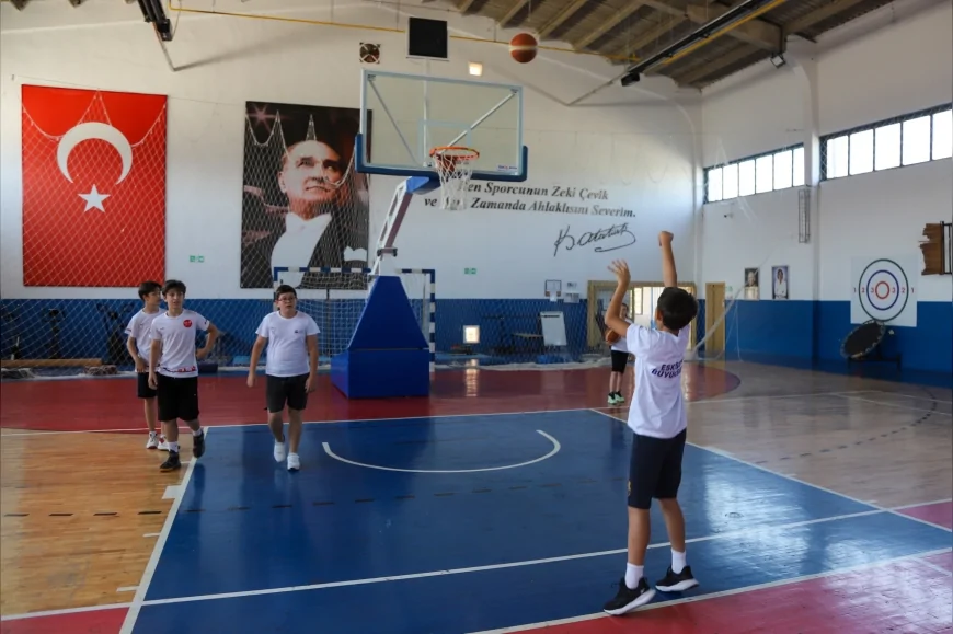 Eskişehir Büyükşehir Belediyesi’nin Yaz Spor Eğitimleri çocukları ve yetişkinleri sporla buluşturuyor