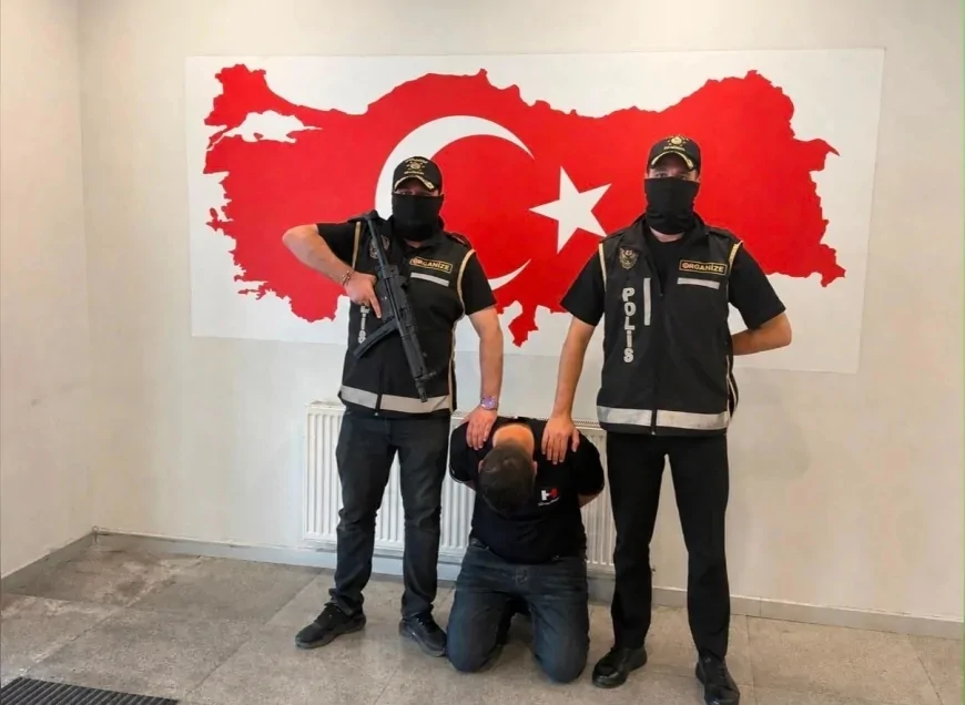 İçişleri Bakanlığı: “Yeni nesil suç örgütüyle bağlantılı olarak aranan Ö.A.K. Bakü’de yakalanarak ülkemize getirildi”