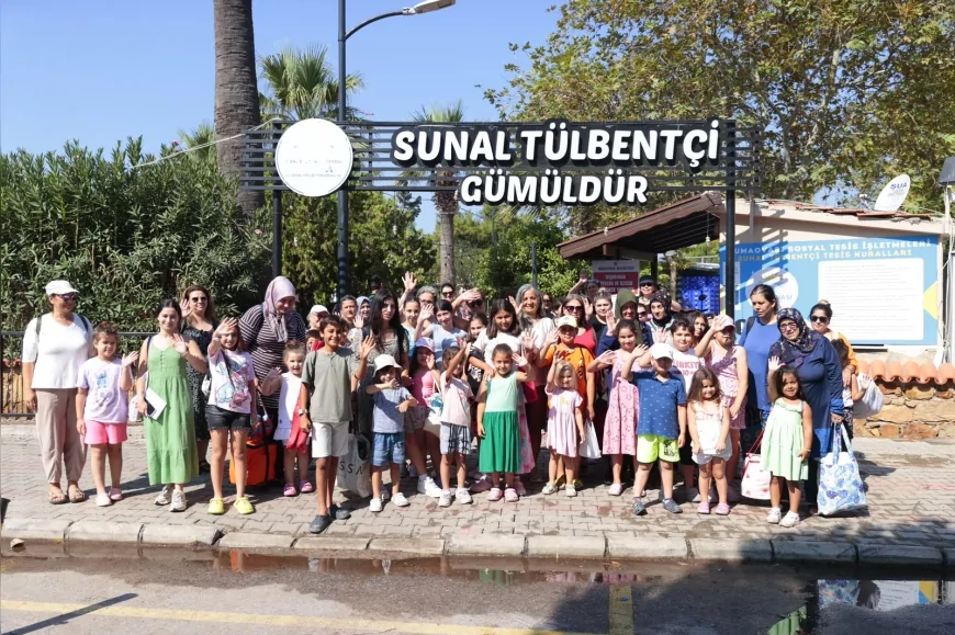 Konak Belediyesi’nden kadın ve çocuklara deniz sürprizi: Semt merkezi kursiyerleri yazın keyfini çıkardı