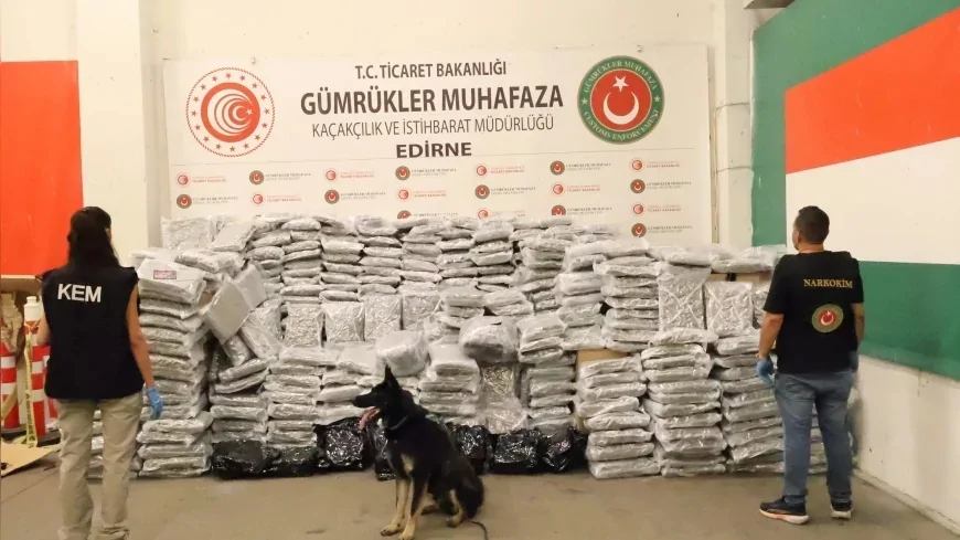 Ticaret Bakanlığı Gümrükler Muhafaza ekiplerinden Kapıkule’de operasyon: 810 kilogram esrar ele geçirildi