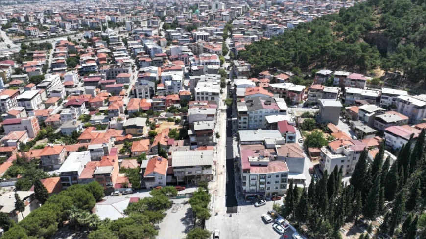 Manisa Büyükşehir Belediyesi Soma Turgutalp Mahallesi’nde ilk kez sıcak asfalt çalışması başlattı