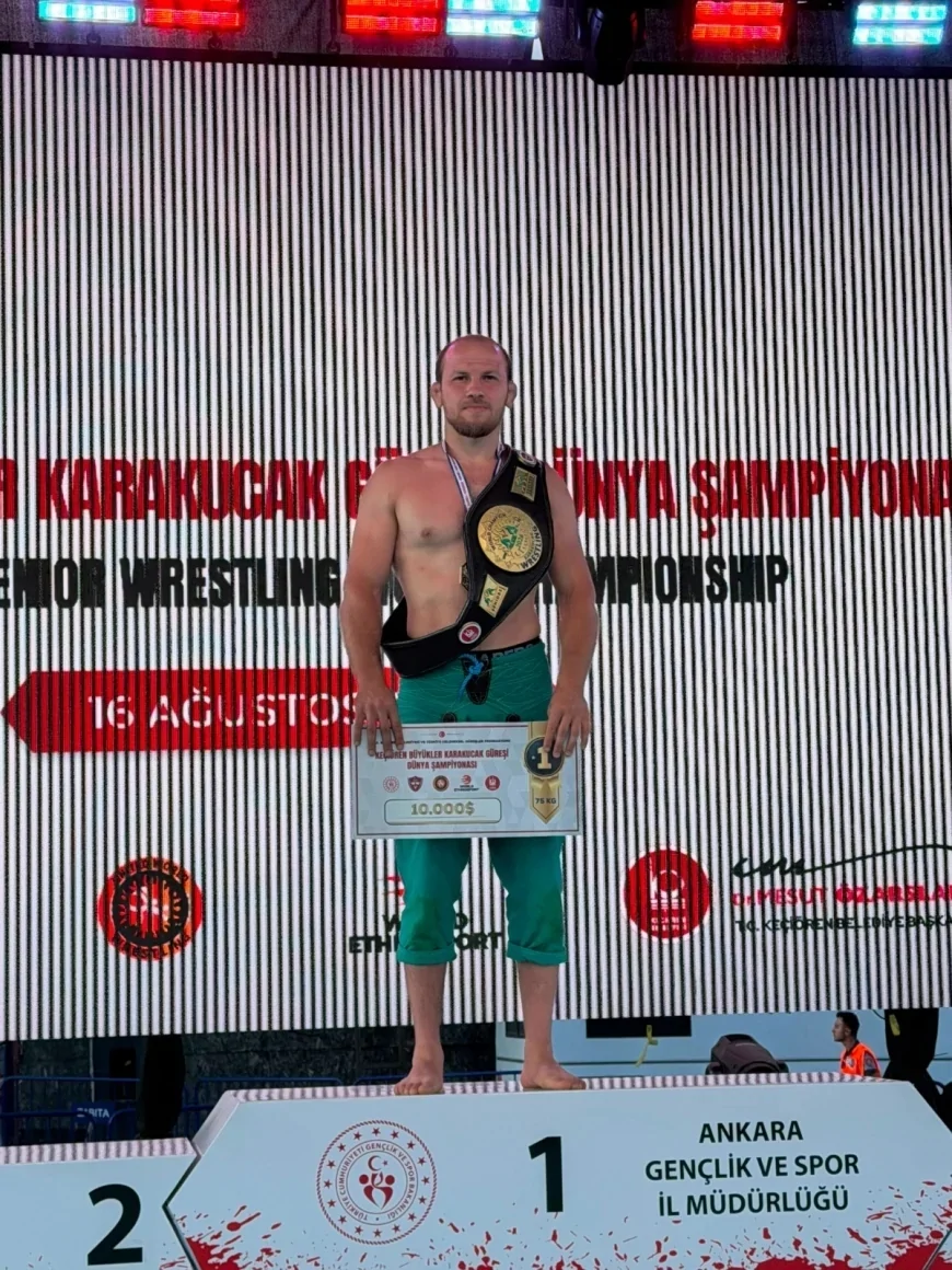 Bursa Büyükşehir Belediyesporlu Fazlı Eryılmaz, Ankara’da 75 kiloda dünya şampiyonu oldu