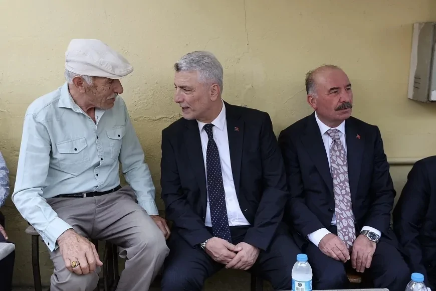 Ticaret Bakanı Ömer Bolat: “Çorumlu esnafımızla şehrin ticaretini ve beklentilerini konuştuk”
