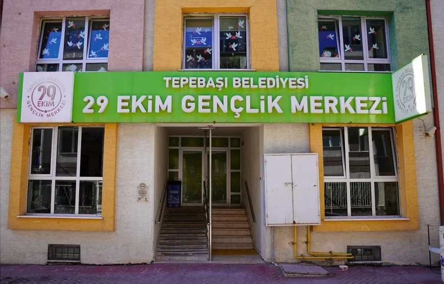 Tepebaşı Belediye Başkanı Ahmet Ataç: “29 Ekim Gençlik Merkezi gençlerimizin Eskişehir’e uyumuna katkı sunuyor”