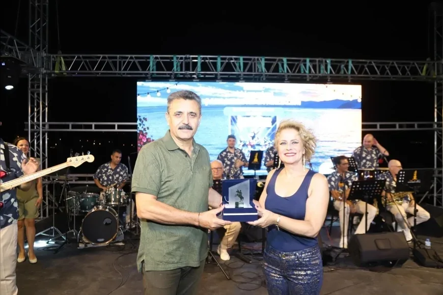 Dikili Belediye Başkanı Adil Kırgöz: “Çandarlı Cumhuriyet Meydanı önemli buluşma noktalarından biri olacak”