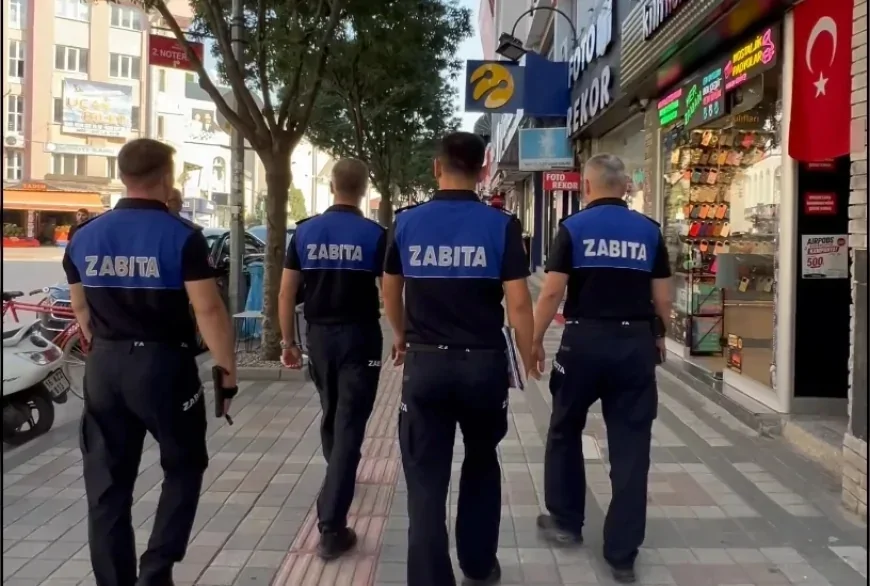 İnegöl’de işletmelere kaldırım işgali ve çevre temizliği denetimi: “Dükkanın içi sizin, önü hepimizin”