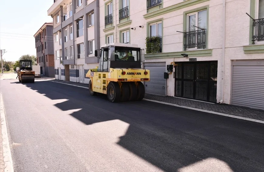 Tepebaşı Belediyesi Ertuğrulgazi’de asfalt serimini sürdürüyor, çalışmalar farklı noktalarda devam ediyor