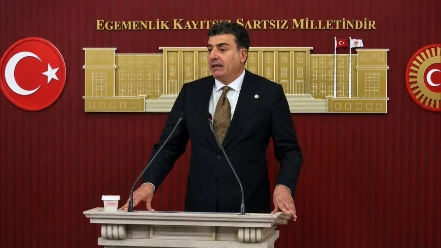 Yeni Parti Sözcüsü Zeynel Emre: “Türkiye zor durumdadır ancak çözümsüz değildir”
