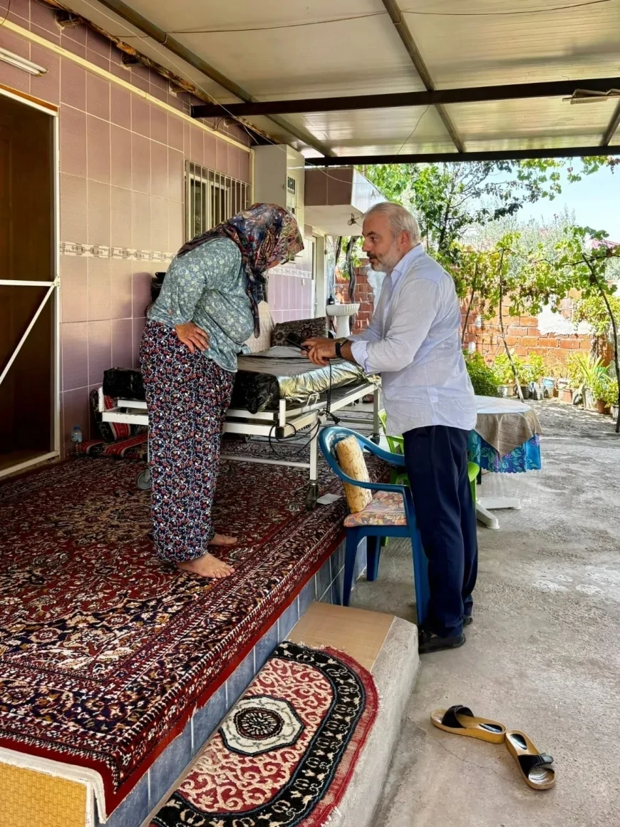 Manisalı iş insanı Anıl Sözüer ihtiyaç sahiplerine ulaştırdığı 306’ncı tekerlekli sandalye ile yardım hareketini sürdürüyor