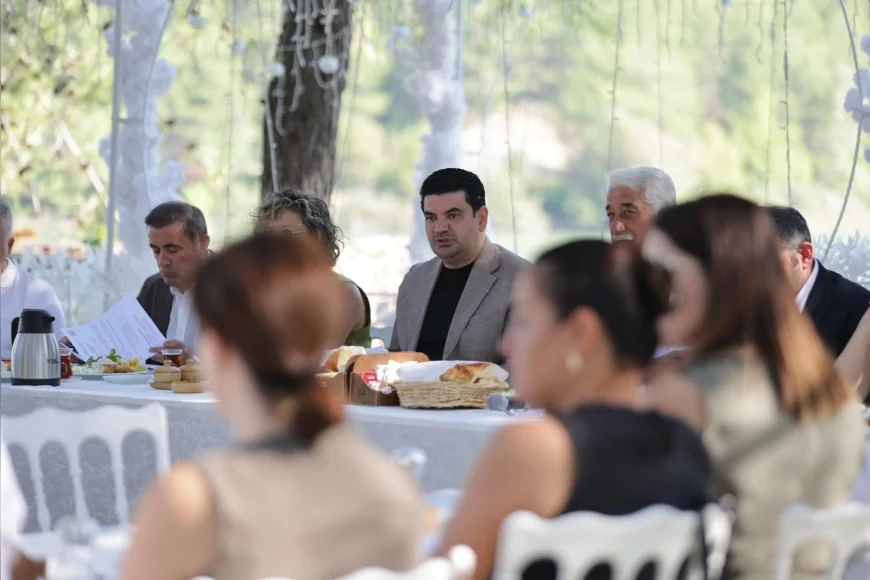 Muğla Büyükşehir Belediyesi Ula’da Muhtarlar ve Meslek Odalarıyla Talepleri Yerinde Değerlendirdi