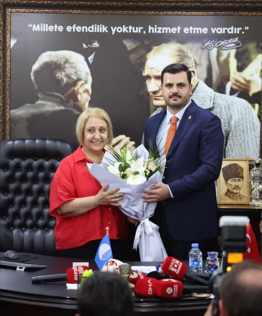 AK Parti Genel Sekreteri Eyüp Kadir İnan’dan Menderes Belediyesi ziyareti: “Yük olma değil yük alma dönemi”
