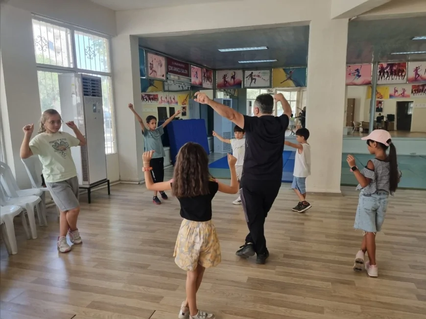Efeler Belediyesi’nin yaz kurslarında çocuklar yöresel halk oyunlarıyla kültürel mirası öğreniyor!