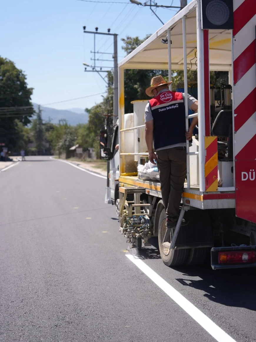 Düzce Belediyesi Asfalt Çalışmalarını Hızlandırdı, Kirazlı Mahallesi’nde 750 Metrelik Yol Bir Günde Tamamlandı