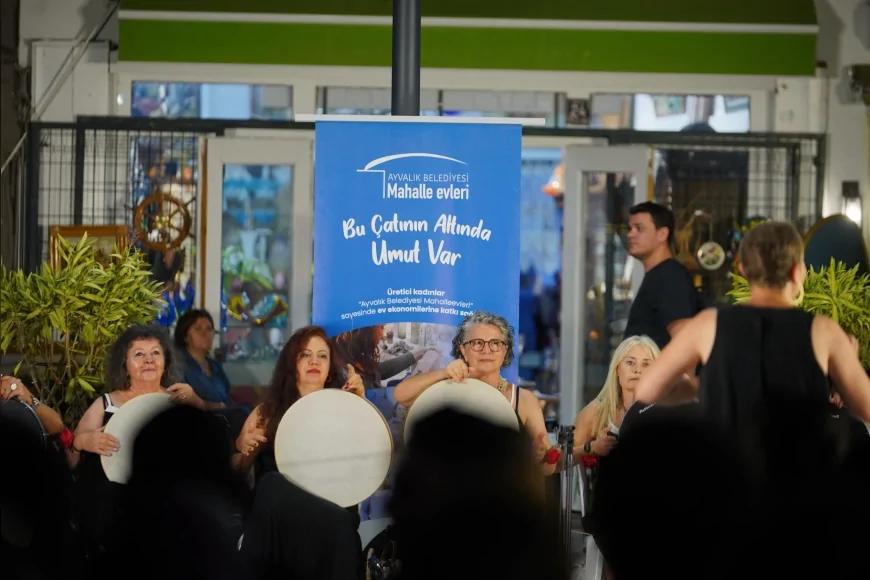 Tarihi Gümrük Meydanı Sanat ve Müziğin Ritminde Ayvalıklıları Buluşturdu