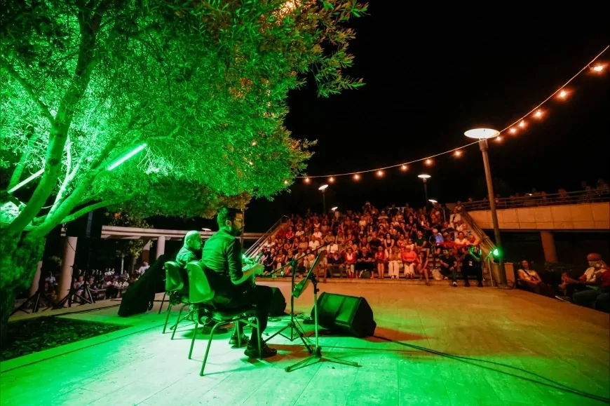 İzmir’de zeytin ağacının altında “Gece Makamı” ezgileri müzikseverlerle buluştu