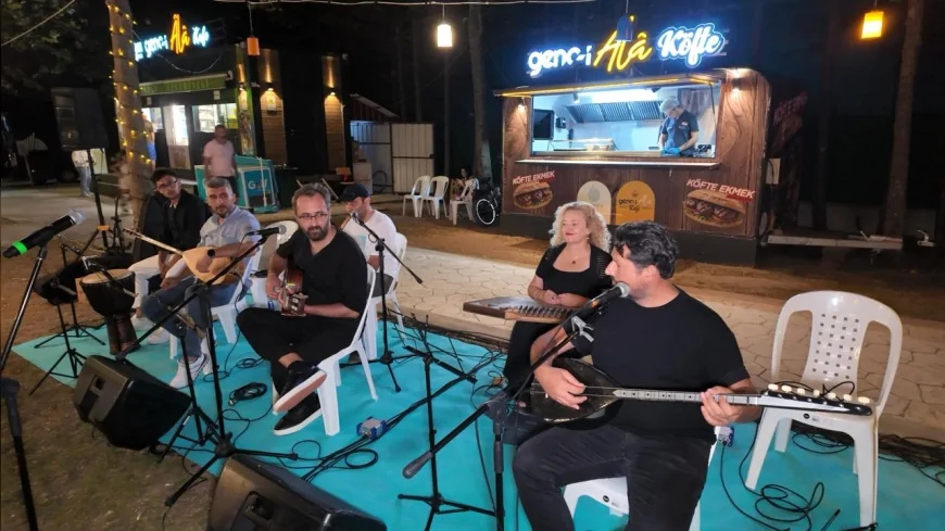 Başiskele’de Neşet Ertaş Müzik Okulu Öğrencileri Sahilde Sahne Almaya Başladı