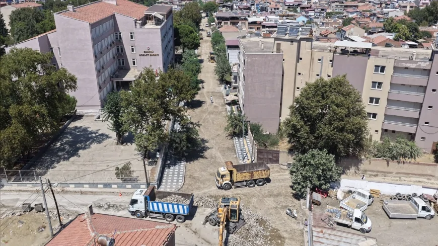 Salihli’de Şehitler Mahallesi Yolları Altyapı Çalışmalarının Ardından Yenileniyor