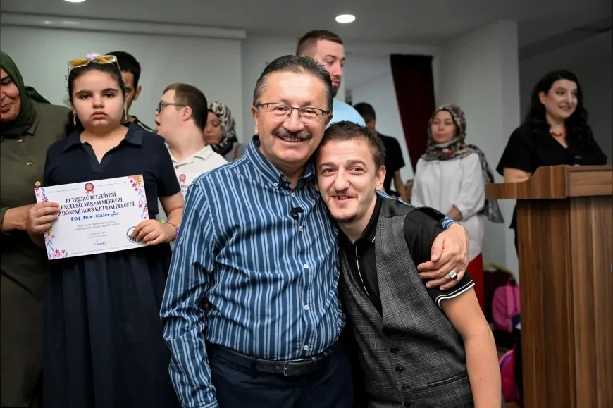 Altındağ Engelsiz Yaşam Merkezi’nde yaz dönemi tamamlandı, öğrencilere sertifikaları Başkan Tiryaki verdi