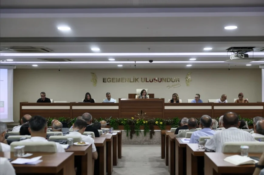 Karabağlar Belediye Başkanı Helil Kınay: “Muhtarlarımızla sahadan gelen her şeyi karşılaştırıp birlikte planlıyoruz”
