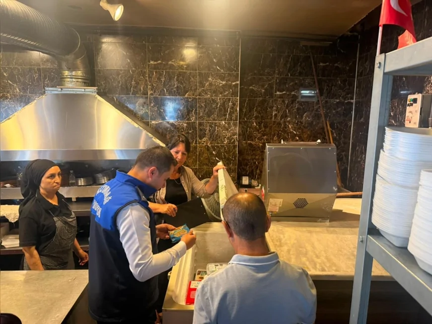 Altındağ Belediyesi Zabıtası’ndan lokanta, kafe ve şarküteri işletmelerine kapsamlı gıda denetimi