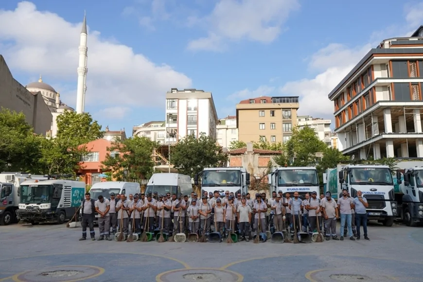 Beylikdüzü Belediyesi ilçenin tüm mahallelerinde kapsamlı temizlik çalışmalarını 7/24 sürdürüyor