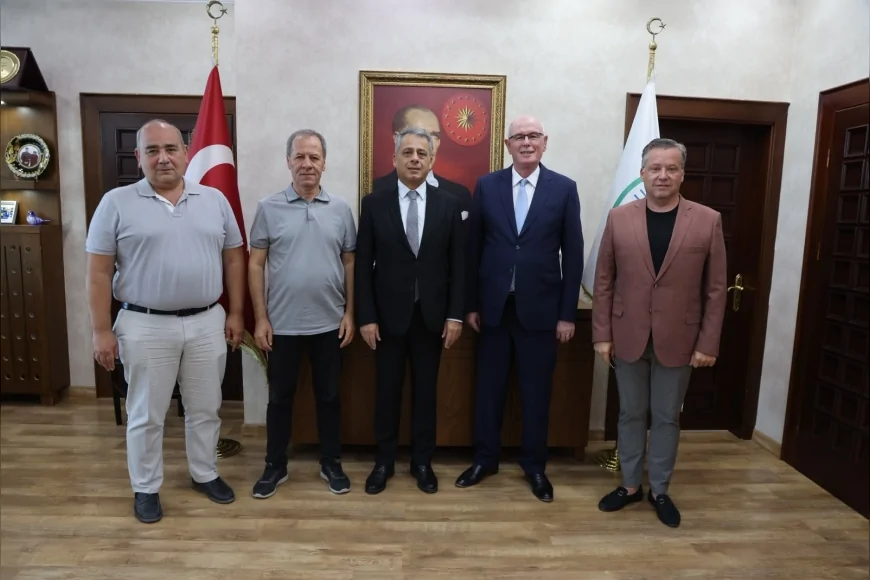 Odunpazarı Kaymakamı Ahmet Hikmet Şahin’den Belediye Başkanı Kazım Kurt’a iade-i ziyaret