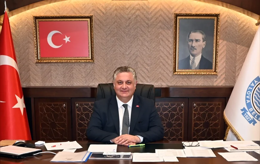 Yalova Belediye Başkanı Mehmet Gürel’den Mevlid Kandili mesajı: “Bu özel gecenin Yalova’mıza ve tüm insanlığa hayırlar getirmesini temenni ediyorum”