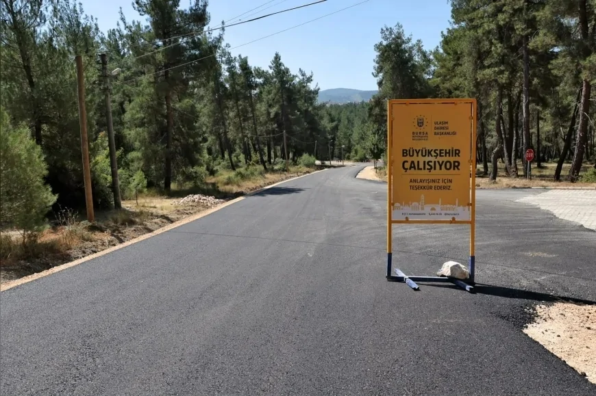 Bursa Büyükşehir Belediyesi, vatandaşların talebi üzerine Orhaneli’de 1,5 kilometrelik yolu yeniledi